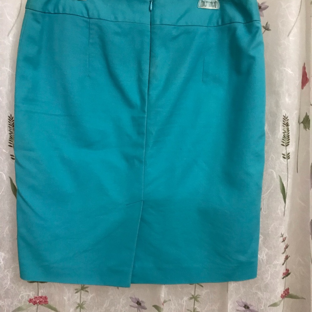 Calvin Klein Pencil Skirt with zipper detail - Picture 3 of 5